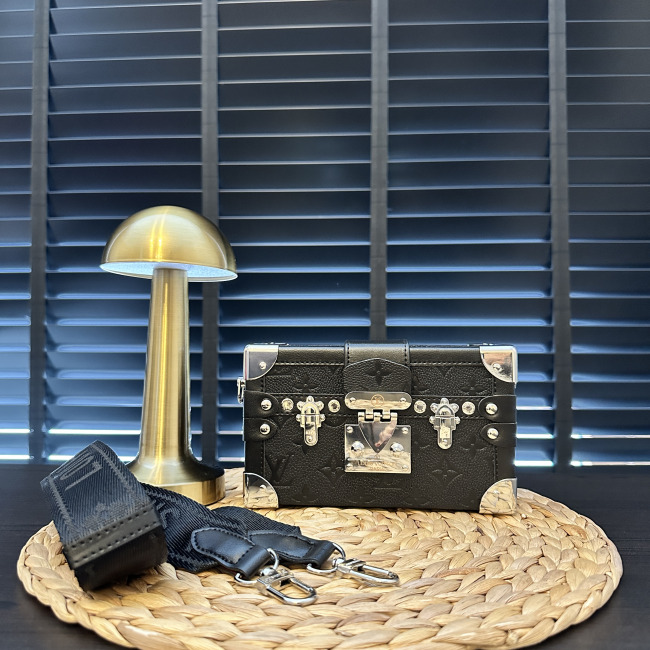 Lv Çapraz Askı Detaylı Kasa Çanta